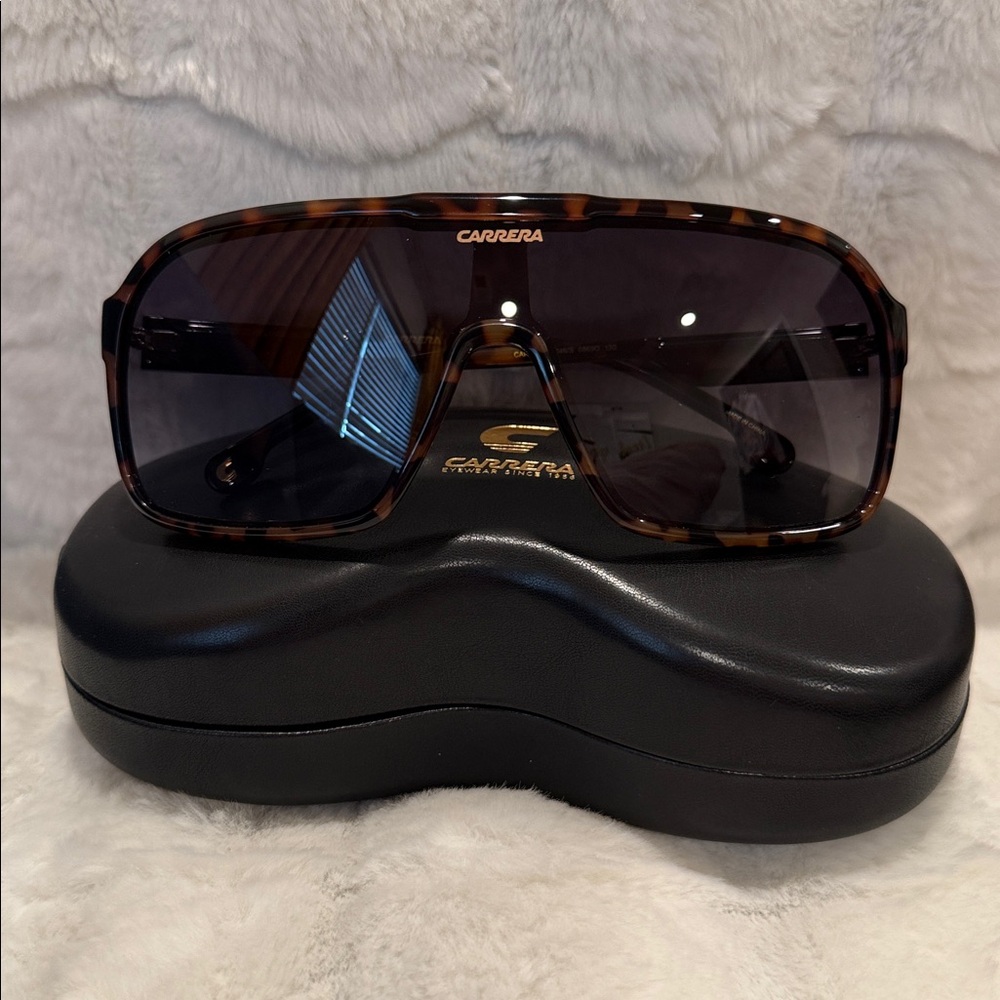 ✨SALE✨ *UNISEX* Carrera Tortoise Shell Sunglasses - Picture 1 of 6